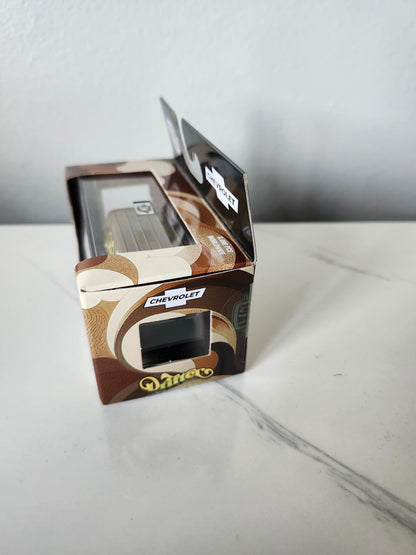 M2 1971 Chevrolet Sport Van 4x4 Drifters 1:64