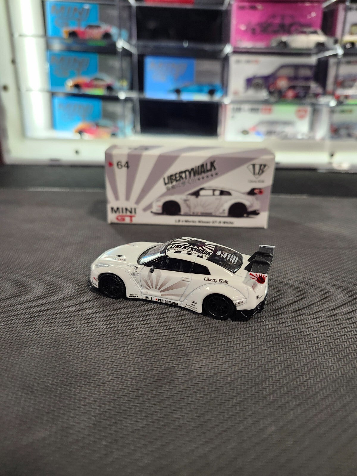 MINI GT #64 LBWK LB*WORKS Nissan GT-R White