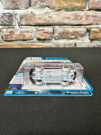 Auto World 1:64 2021 Ford Mustang Shelby GT500 Carbon Fiber Track Pack CHASE