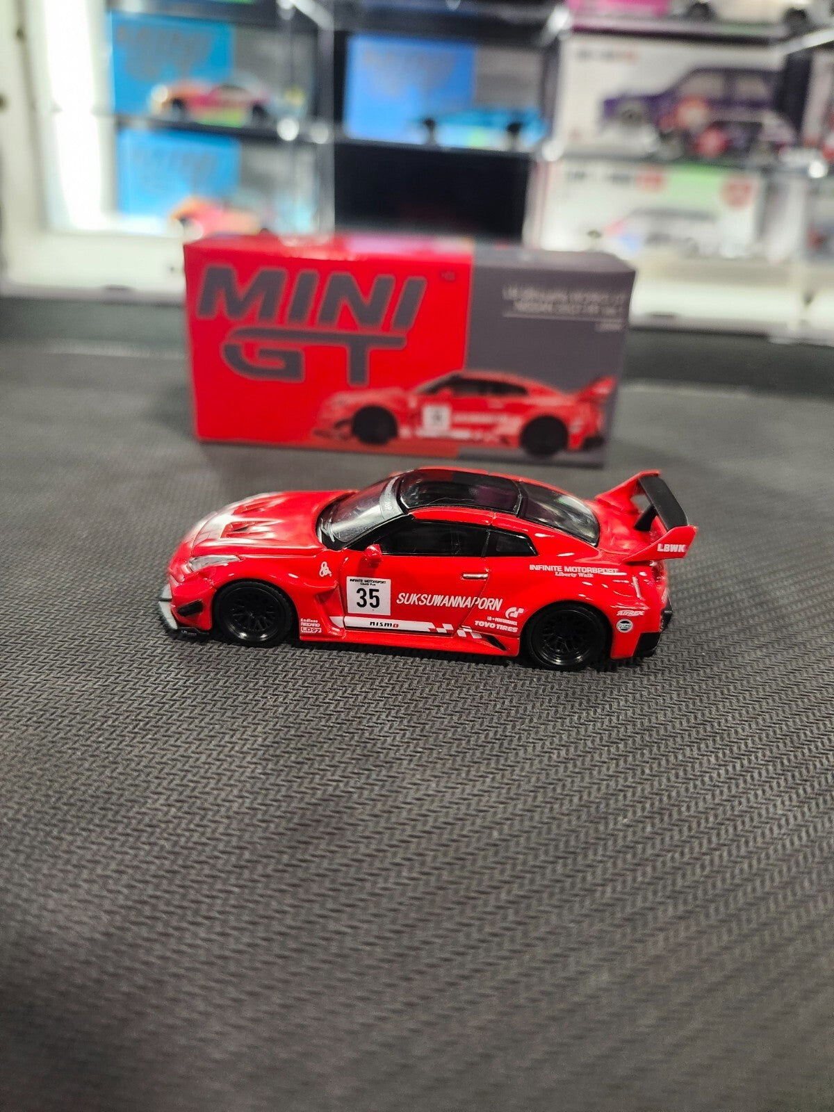 MINI GT #311 LB SILHOUETTE WORKS GT Nissan 35GT-RR Ver 1 Red Rare