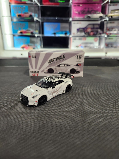MINI GT #64 LBWK LB*WORKS Nissan GT-R White